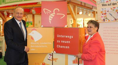Am dlv-Stand: dlv-Präsidentin Brigitte Scherb mit dem Präsidenten des Deutschen Bauernverbands Joachim Rukwied, Foto: dlv
