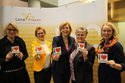 Antje Frehse, Regierungsdirektorin im Bundeslandwirtschaftsministerium, Agnes Witschen, Erste Vizepräsidentin des dlv, Julia Klöckner, Bundeslandwirtschaftsministerin, Brigitte Scherb, dlv-Präsidentin, Daniela Ruhe, dlv-Hauptgeschäftsführerin (v. l.)