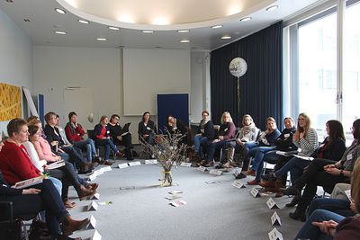Junge LandFrauen tauschen sich beim Samstagsforum des NLV aus