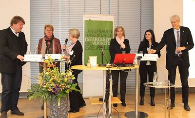 Experten zum Thema Integration auf dem Podium: Tjark Bartels, Barbara Otte-Kinast, Maria Vogel (Moderation), Editha Lorberg, Aigün Hirsch und Rainer Müller-Brandes (v.l.)